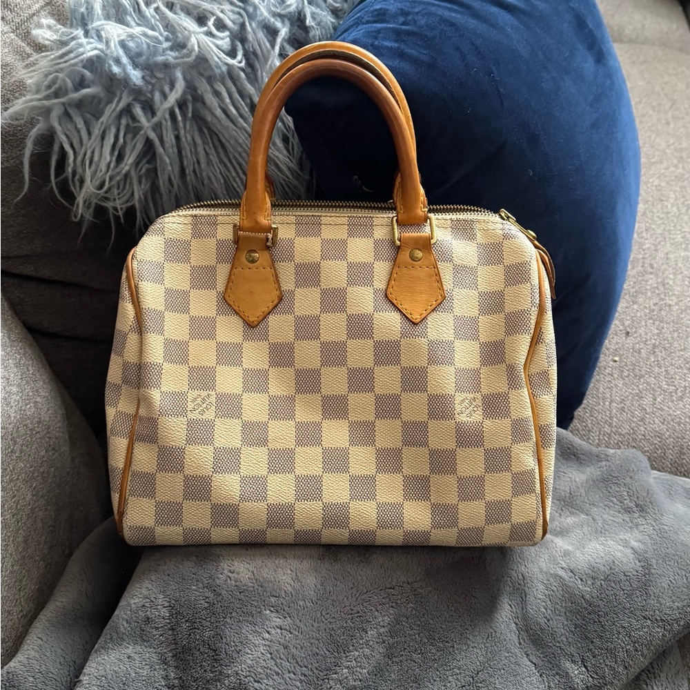 Louis Vuitton AUTHENTIC 
NEED REPAIR 👩‍🔧